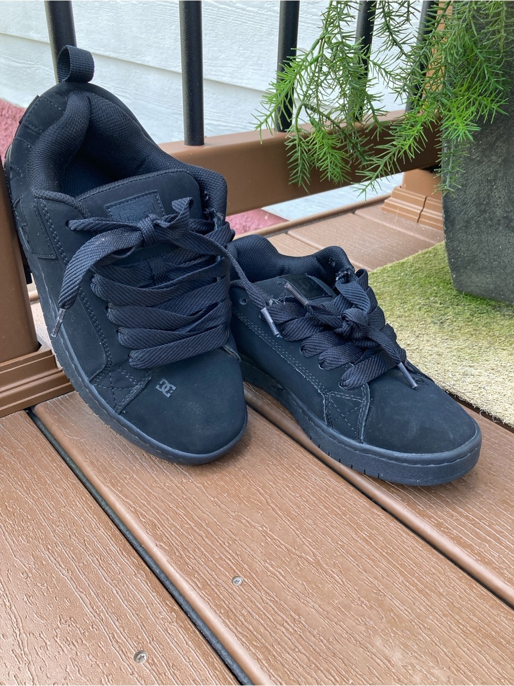 Men’s DC size 7.5 Court Graffik black monochrome skate shoes - Picture 9 of 10